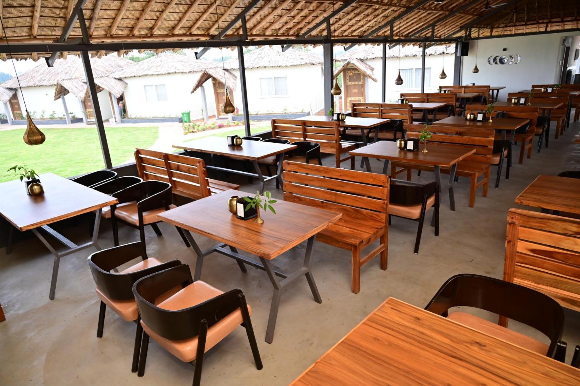Hotel The Hampi Cafe Exterior foto