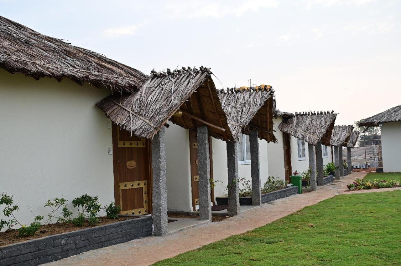 Hotel The Hampi Cafe Exterior foto